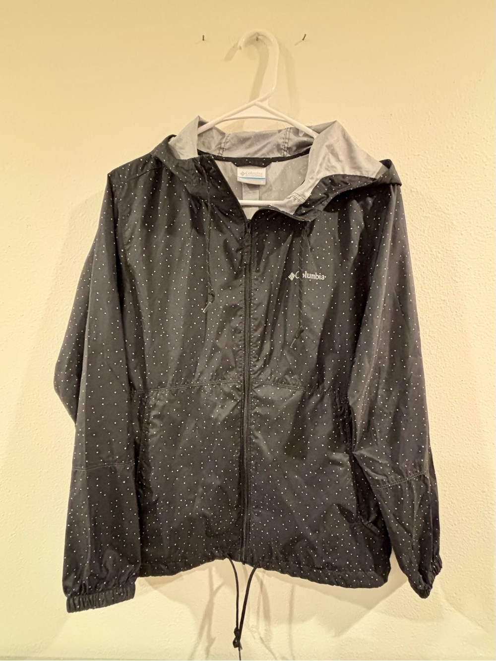 Columbia Women’s Dot Rain/Wind Jacket with Light Gray Lining - Size Small